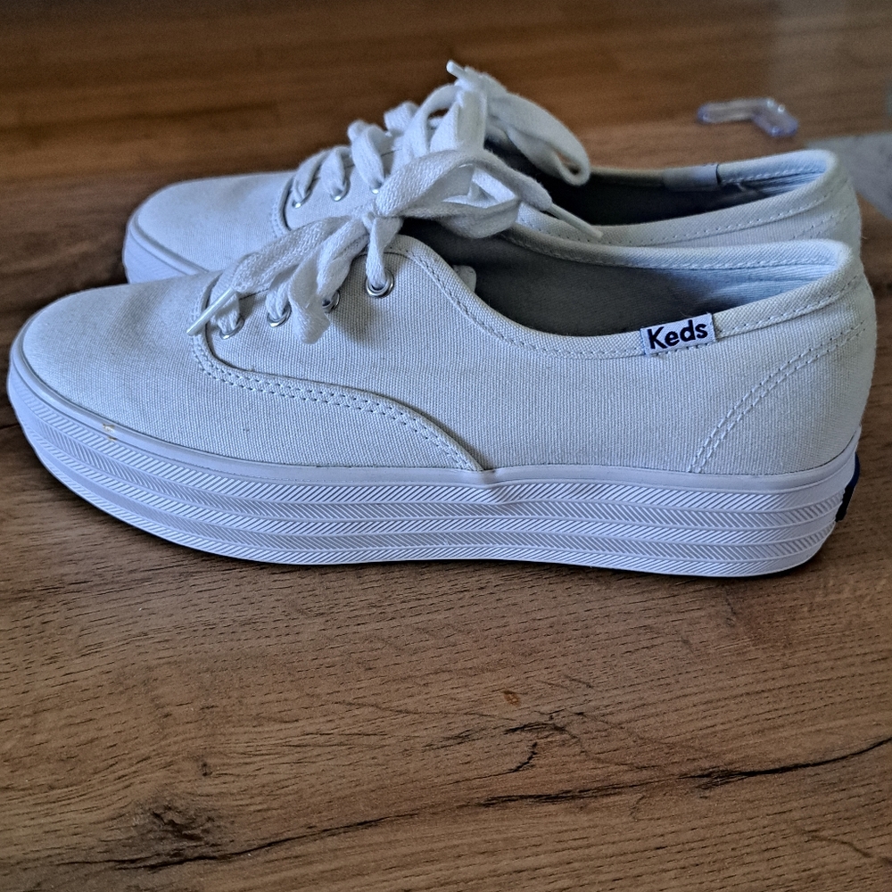 Keds Classic White Lace-Up Sneakers Size 5